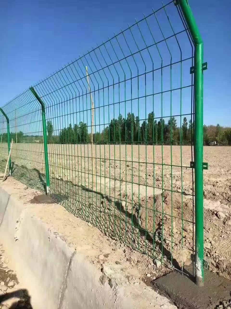 雙（shuāng）邊絲護欄網