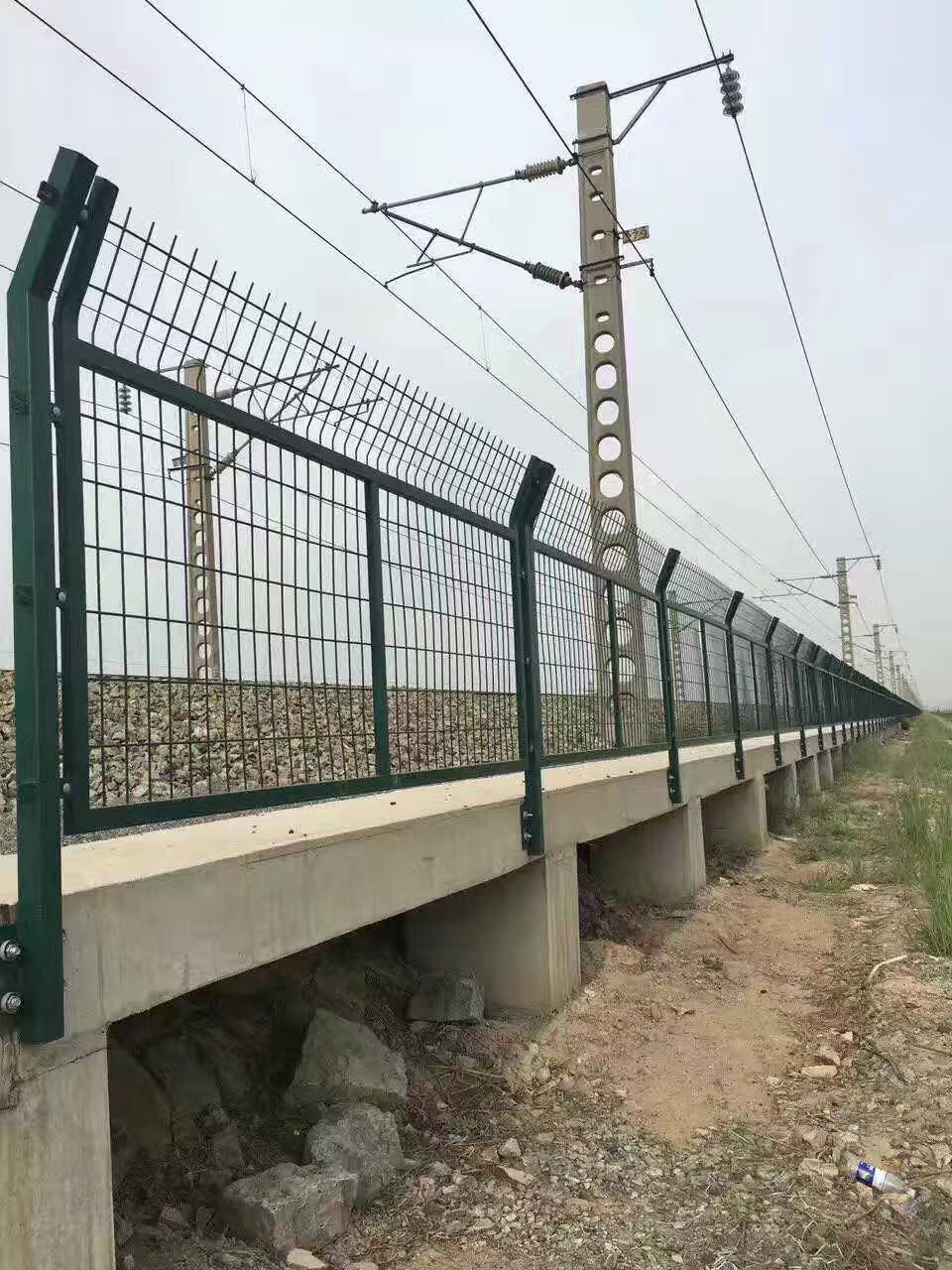 鐵（tiě）路隔離（lí）柵